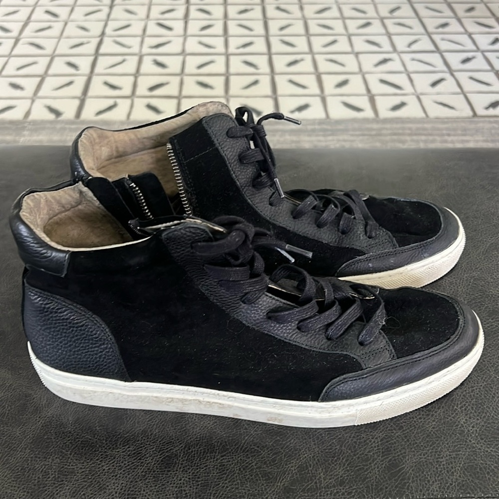 Men Banana Republic high top sneaker size 11